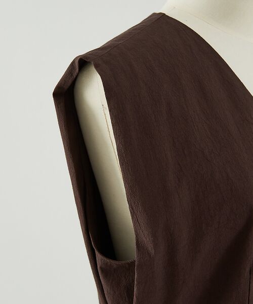 DESIGNWORKS / デザインワークス ワンピース | コットンサブレＶネックノースリーブワンピース | 詳細18