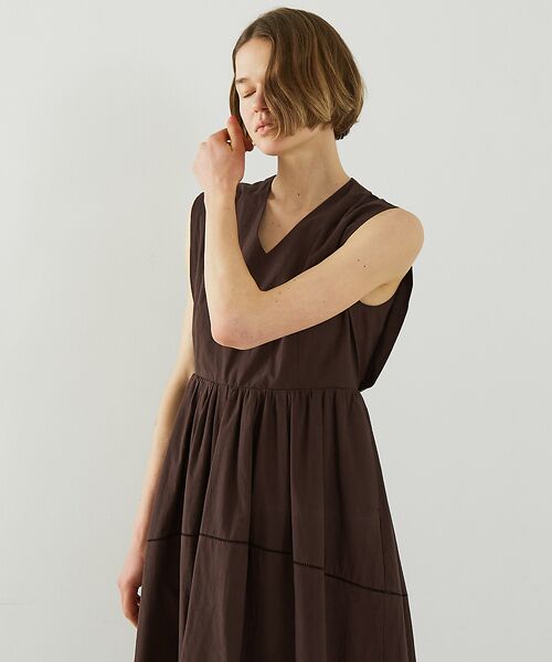 DESIGNWORKS / デザインワークス ワンピース | コットンサブレＶネックノースリーブワンピース | 詳細8