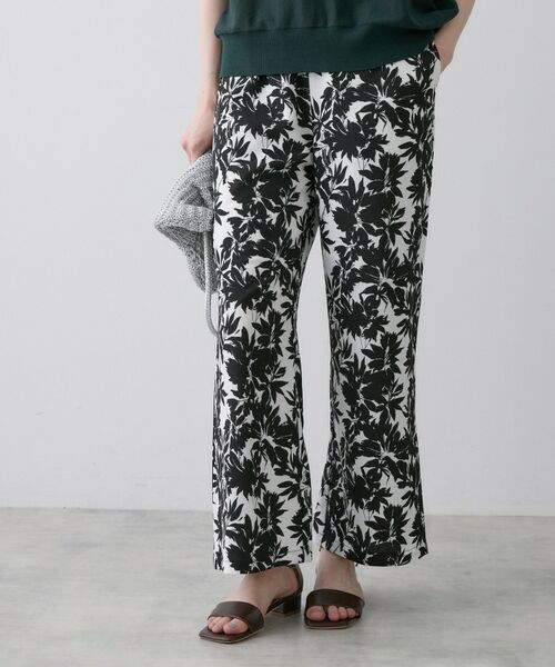 Dessin / デッサン ショート・ハーフ・半端丈パンツ | ボタニカル柄リラクシーパンツ（ホワイト(102)）