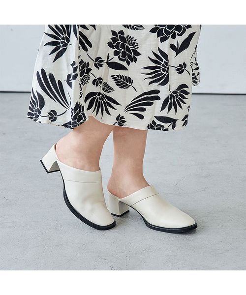 D'ICI / ディッシィ サンダル | クラシカルチャンキーヒールミュール（アイボリー）