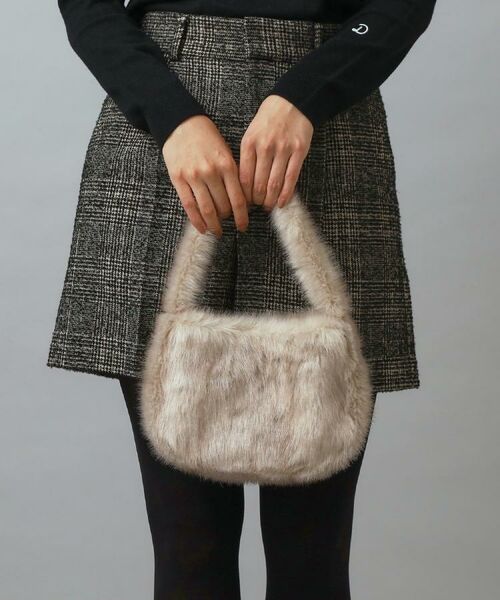 DRESSTERIOR/ドレステリア コンパクトフェイクファーバッグ ベージュ(052) 00(FREE) DRESSTERIOR/ドレステリア コンパクトフェイクファーバッグ ベージュ(052) 00(FREE)