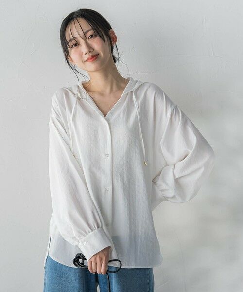 Droite lautreamont / ドロワットロートレアモン シャツ・ブラウス | ナチュラルエアータンブラーフード付きブラウス（オフホワイト）