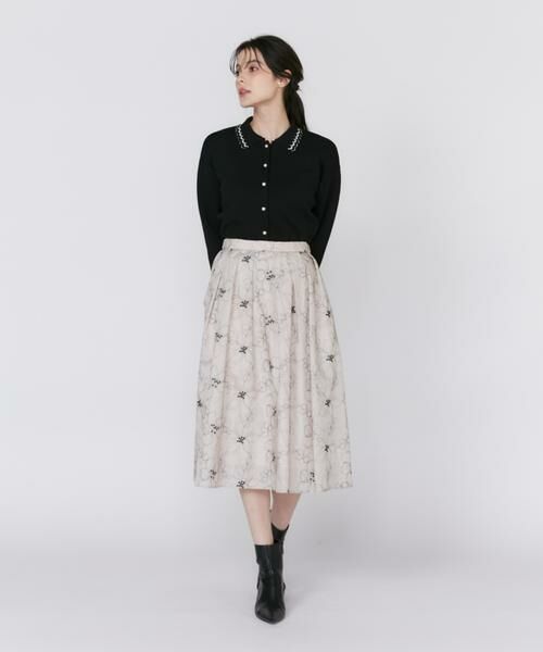 Maglie le cassetto / マーリエ ル カセット ミニ・ひざ丈スカート | 《大きいサイズ》ラインフラワー刺繍スカート | 詳細2