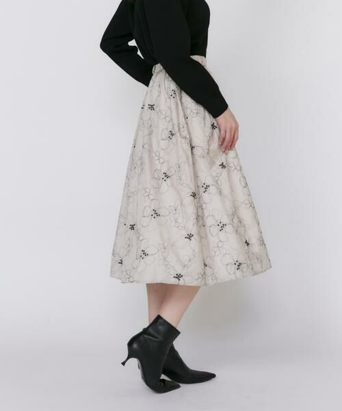 Maglie le cassetto / マーリエ ル カセット ミニ・ひざ丈スカート | 《大きいサイズ》ラインフラワー刺繍スカート | 詳細7