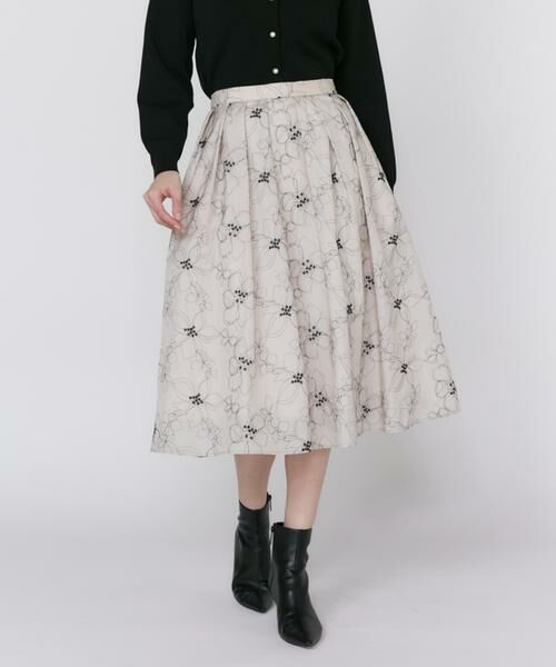 Maglie le cassetto / マーリエ ル カセット ミニ・ひざ丈スカート | 《プラスサイズ》ラインフラワー刺繍スカート | 詳細1