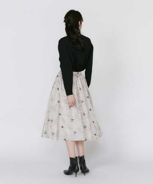 Maglie le cassetto / マーリエ ル カセット ミニ・ひざ丈スカート | 《プラスサイズ》ラインフラワー刺繍スカート | 詳細4