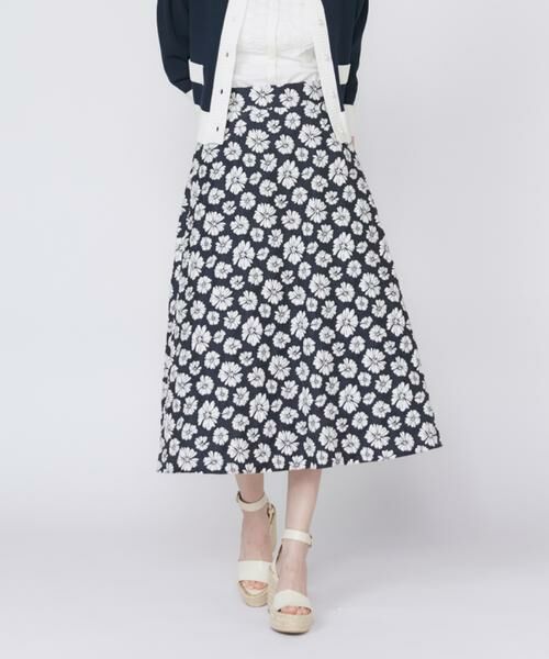 Maglie le cassetto / マーリエ ル カセット ミニ・ひざ丈スカート | 《大きいサイズ》デニムライクフラワースカート | 詳細1