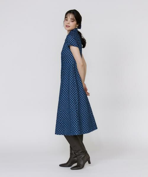 Maglie le cassetto / マーリエ ル カセット ミニ丈・ひざ丈ワンピース | 《美人百花9月号掲載》《フランドル45周年限定コレクション》フラワー刺繍デニムワンピース《M Maglie le cassetto》 | 詳細10