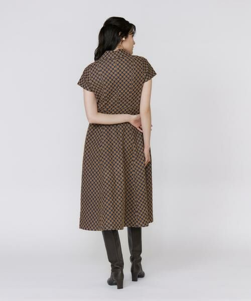 Maglie le cassetto / マーリエ ル カセット ミニ丈・ひざ丈ワンピース | 《美人百花9月号掲載》《フランドル45周年限定コレクション》フラワー刺繍デニムワンピース《M Maglie le cassetto》 | 詳細4