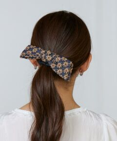 Maglie le cassetto / マーリエ ル カセット ヘアゴム・シュシュ | 《M Maglie le cassetto》フラワー刺繍デニムリボンシュシュ