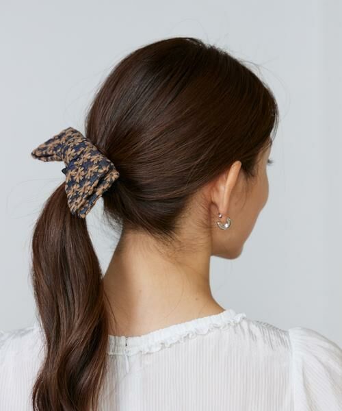 Maglie le cassetto / マーリエ ル カセット ヘアゴム・シュシュ | 《M Maglie le cassetto》フラワー刺繍デニムリボンシュシュ | 詳細7