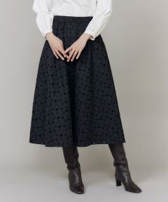 Maglie le cassetto / マーリエ ル カセット ミニ・ひざ丈スカート | 《大きいサイズ》フラワー刺繍タックスカート