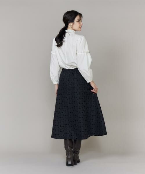 Maglie le cassetto / マーリエ ル カセット ミニ・ひざ丈スカート | 《大きいサイズ》フラワー刺繍タックスカート | 詳細4