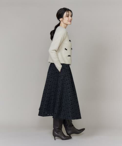 Maglie le cassetto / マーリエ ル カセット ミニ・ひざ丈スカート | 《大きいサイズ》フラワー刺繍タックスカート | 詳細9
