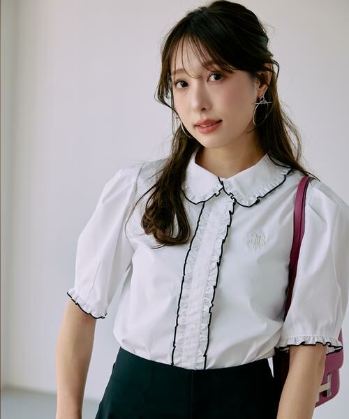 Maglie le cassetto / マーリエ ル カセット シャツ・ブラウス | 《M Maglie le cassetto×冨張愛》華やかフリルカラーロゴ刺繍ブラウス（ホワイト）
