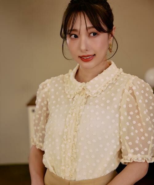 Maglie le cassetto / マーリエ ル カセット シャツ・ブラウス | 《大きいサイズ》華やぎフリルカラードットジャガードブラウス《M Maglie le cassetto×冨張愛》 | 詳細2