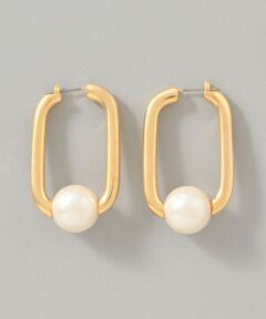 <br /><br />【素材・デザイン】<br>オーバル型のチェーンとパール・ボール（ゴールド）を組み合わせたピアスです。程よい大きさのパーツが、さり気なくエレガントさをプラスしてくれます。洋服の素材感を選ばず、シーズンレスで活躍するアイテムです。<br /><br /><br><br>※この商品はサンプルでの撮影を行っています。<br>実際の商品とイメージ、仕様が異なる場合がございます。