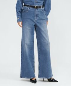 <br /><br />【素材】<br>タテ糸には長さの異なるムラ糸、 ヨコ糸にストレッチ感のある糸を使用したハイストレッチデニムです。快適な着心地と立体感のある表情を兼ね備えた素材です。<br><br>【デザイン】<br>縦横に伸びるハイパワーストレッチにより、窮屈さのない穿き心地とスタイルアップが叶うバギーシルエットのデニムです。ウエスト周りはすっきりとコンパクトに仕上げ、着用時にスタイルが良く見えるパターンがこだわりです。深めの股上、分量感のある裾のコントラストが脚を綺麗に見せてくれます。ポケット部分には縦切り替えのラインでさりげないデザインを加えました。ブルー（24）のインディゴは配色ステッチやブラスト加工によりカジュアルな表情に。黒（09）は同色ステッチを使用し、加工も洗いのみで綺麗めに仕上げています。<br>ご自宅で手洗い可能です。洗濯表示に従ってお手入れしてください。<br /><br />透け感：なし<br>伸縮性：あり<br>生地の厚さ：普通<br>おすすめ着用期間：春、夏、秋、冬<br /><br />※この商品はサンプルでの撮影を行っています。<br>実際の商品とイメージ、仕様が異なる場合がございます。