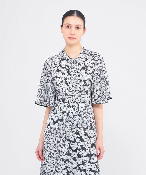 EPOCA / エポカ シャツ・ブラウス | デイジープリント フレアスリーブブラウス（ネイビー2）