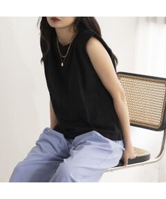 <b>スタイリッシュに着こなせる！肩パット入りの大人ハンサムなトップス</b><br><br>ショルダーパット入りがトレンド感溢れるプルオーバー。<br>伸縮性と、程よい厚みのあるTシャツ素材。ウエスト周りがゆったりしたボクシーシルエット。ショルダーパット入りで二の腕が細見えするのも嬉しいポイント。エッジの効いたTシャツは１枚で主役になるアイテムとなっています！<br><br>■Color：オフホワイト、ブラック、グリーン<br><br>■商品特性■<br>素材の厚さ：普通<br>素材の透け感：なし<br>素材の光沢：なし<br>素材の収縮性：あり<br><br>※モデル身長:164cm　着用サイズ:38<br>※スタッフ身長：160cm　着用サイズ:38<br><br>■Staff Review■<br>・スタッフA<br>身長：158㎝　体型：普通　普段の着用サイズ/38<br>ショルダーパットの入ったトップスは、小顔効果やウエストの細見え効果もあって大人女性にも嬉しいアイテムです。<br>・スタッフE<br>身長：167㎝　体型：やせ型　普段の着用サイズ/38<br>デニムやスキニー、ワイドパンツで大人カジュアルに合わせたり、フレアスカートでフェミニンにまとめるのもおすすめ。<br><br><br><br><br><font color='#626063'><b>■EUCLAID■<br>身に纏うだけでバランスのいい凜とした女性に。<br>この服だからこそ、今日の心地がいい。</b></font><br><br>※屋外での撮影画像は、光の当たり具合で色味が違って見える場合がございます。 商品の色はスタジオ撮影の画像をご参照ください。<br><br>※お客様のお使いのスマホやPCのモニター環境などにより、色味が違って見える場合がございますので、予めご了承の上ご注文下さい。<BR>