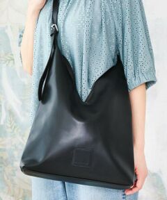 eur3 / エウルキューブ ショルダーバッグ | Vカットフェイクレザーショルダーバッグ