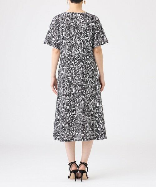 EVEX by KRIZIA  (大きいサイズ) / エヴェックス バイ クリツィア (オオキイサイズ) ロング・マキシ丈ワンピース | 【L】【接触冷感・マシンウォッシャブル】ミニチータープリントコンチェロフレアスリーブワンピース | 詳細6