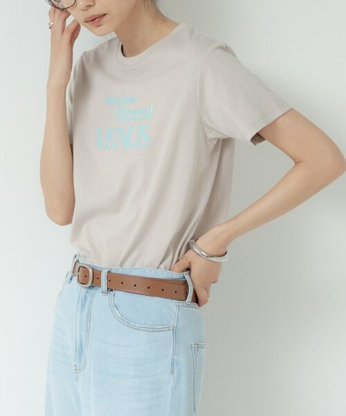 GALLEST / ギャレスト Tシャツ | タイポグラフィTシャツ（ベージュ(052)）