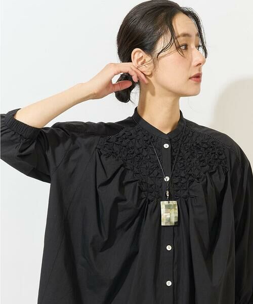 GEORGES RECH / ジョルジュ・レッシュ シャツ・ブラウス | バンドカラーハンドスモッキング7分袖ブラウス | 詳細4