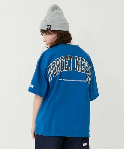 GLAZOS / グラソス Tシャツ | 【大人向けサイズあり】【FORGETNEVER】バックアーチカレッジロゴ半袖Tシャツ_GLSW（ブルー）