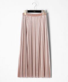 薄手のベロア地を使用。長めの丈で様々なアイテムと相性が良く、モード感もあり今年らしい着こなしに。高級感のある風合いのベロアプリーツスカート。