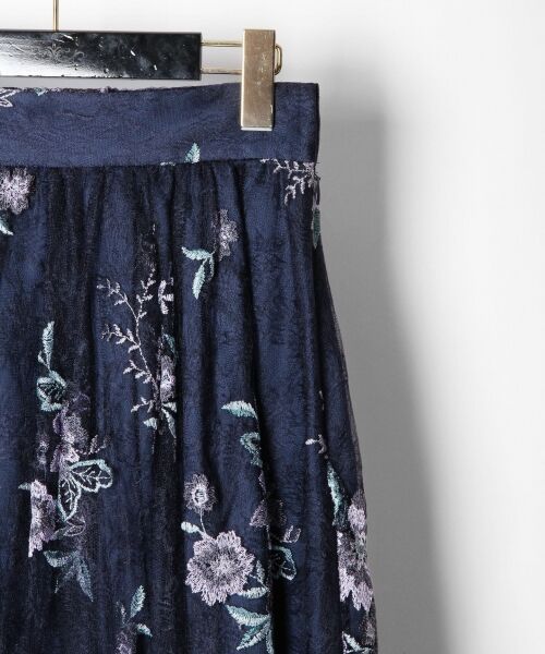 新品未使用　グレースコンチネンタル　フラワーチュール刺繍スカート36 ひざ丈スカート 中古 価格
