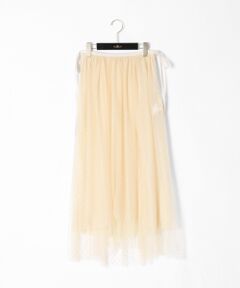 レイヤード用のオーバースカート。ドットチュールを使用した、今年らしい透け感のあるレイヤードスタイルを楽しめる一枚です。ロング丈なので、スカートやワンピースの丈出しとしてもおすすめです。