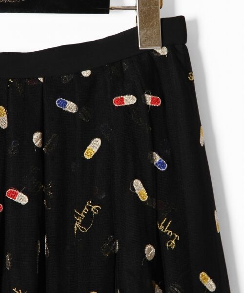 カプセル刺繍スカート