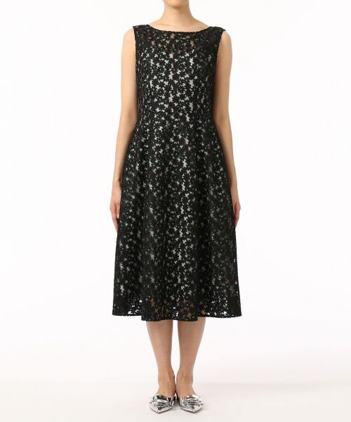 【新品未使用】グレースコンチネンタル　フラワー配色刺繍ドレス