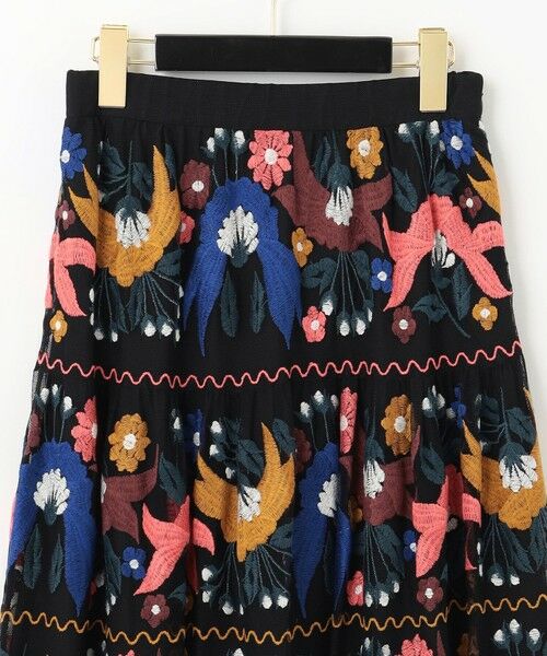 マルチ刺繍スカート