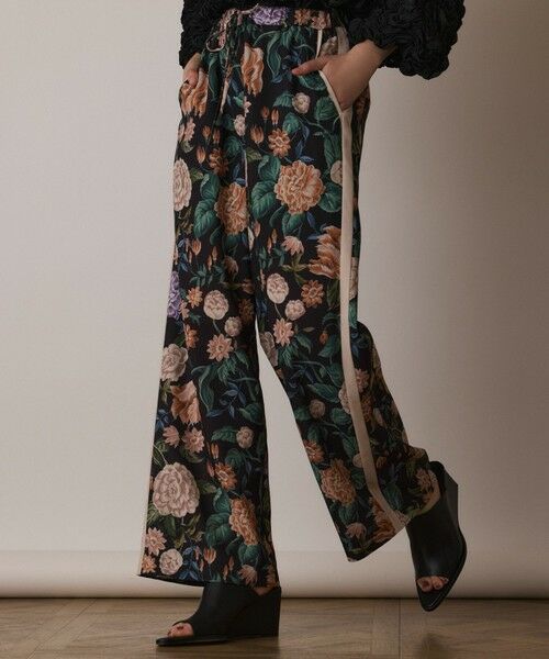 GRACE CONTINENTAL / グレースコンチネンタル その他パンツ | アンティークフラワープリントパンツ(ブラック)