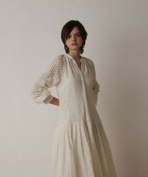 GRACE CONTINENTAL/グレースコンチネンタル メッシュレースカフタンワンピース ホワイト 36 GRACE CONTINENTAL/グレースコンチネンタル メッシュレースカフタンワンピース ホワイト 36