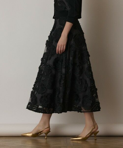 GRACE CONTINENTAL/グレースコンチネンタル ローズ刺繍フレアスカート ブラック 36 GRACE CONTINENTAL/グレースコンチネンタル ローズ刺繍フレアスカート ブラック 36