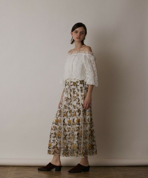 GRACE CONTINENTAL/グレースコンチネンタル サラサ刺繍チュールスカート ホワイト 36 GRACE CONTINENTAL/グレースコンチネンタル サラサ刺繍チュールスカート ホワイト 36