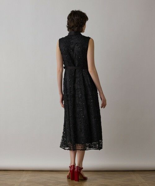 Grace Continental 刺繍入り黒ミディ丈ワンピース Grace Continental 刺繍入り黒ミディ丈ワンピース