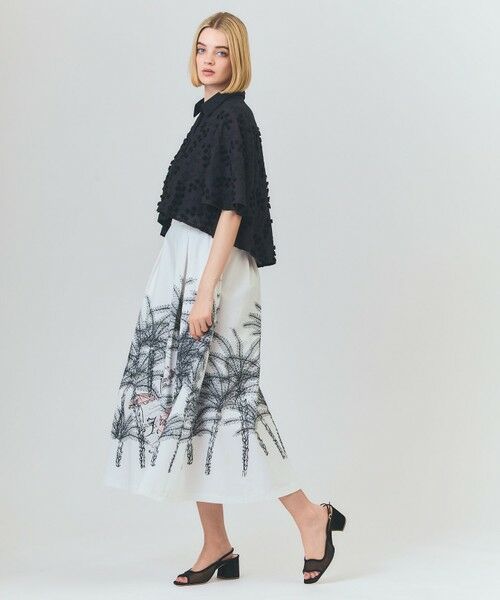 GRACE CONTINENTAL / グレースコンチネンタル シャツ・ブラウス | フラワーembケープブラウス | 詳細1