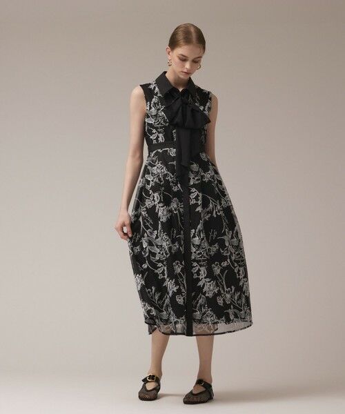 美品✨ダイアグラム　レース 刺繍 ボウタイ ドレス ワンピース 金ボタン36 美品✨ダイアグラム レース 刺繍 ボウタイ ドレス ワンピース 金