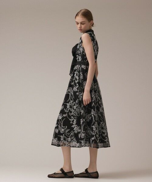 フラワー刺繍ボウタイドレス （ドレス）｜GRACE CONTINENTAL