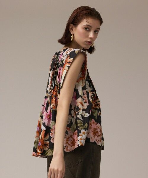 GRACE CONTINENTAL / グレースコンチネンタル シャツ・ブラウス | フラワープリントタックブラウス | 詳細9