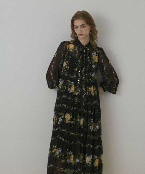 GRACE CONTINENTAL / グレースコンチネンタル ロング・マキシ丈ワンピース | フラワープリントティアードワンピース(ブラック)
