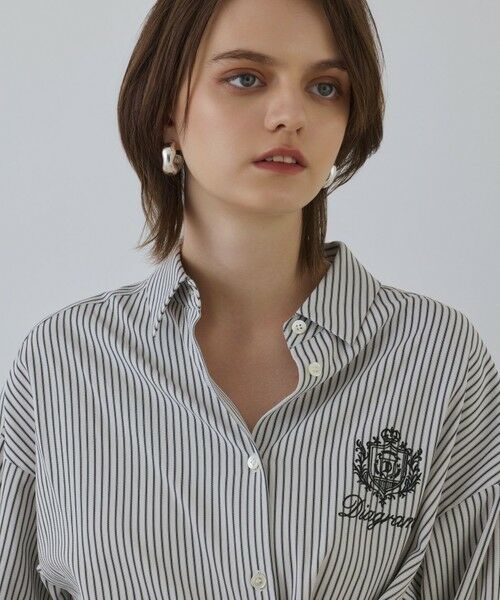 GRACE CONTINENTAL / グレースコンチネンタル シャツ・ブラウス | エンブレム刺繍シャツ | 詳細12