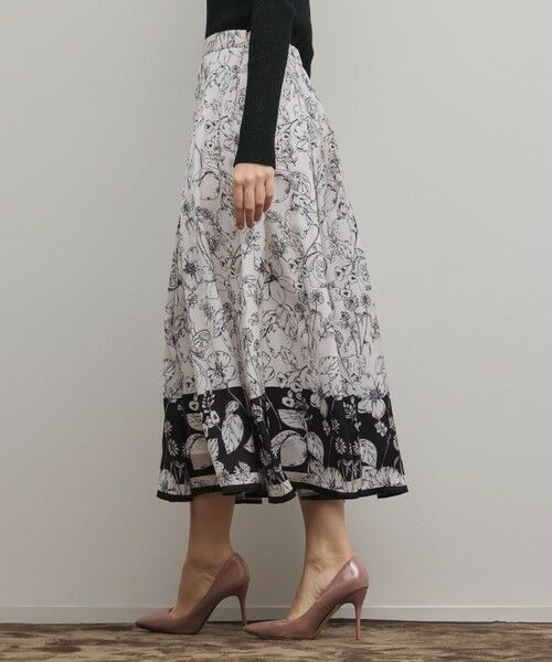 GRACE CONTINENTAL / グレースコンチネンタル ロング・マキシ丈スカート | フルーツフラワープリントスカート（キナリ）