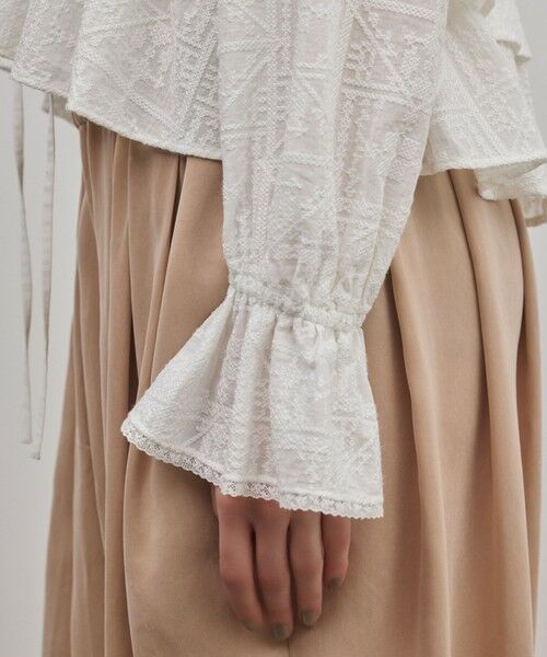 GRACE CONTINENTAL / グレースコンチネンタル シャツ・ブラウス | エンブロイダリーフリルブラウス | 詳細11