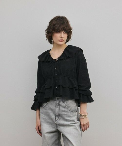 GRACE CONTINENTAL / グレースコンチネンタル シャツ・ブラウス | エンブロイダリーフリルブラウス（ブラック）