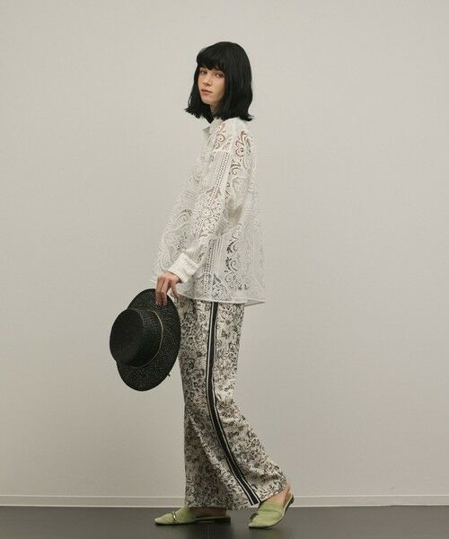 GRACE CONTINENTAL / グレースコンチネンタル その他パンツ | モノトーンフラワープリントパンツ | 詳細2